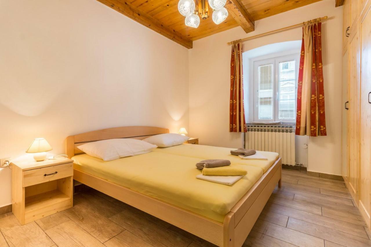 Apartman Sare Crikvenica Exteriör bild